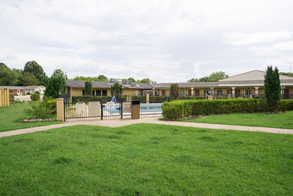 woodridge inn and suites