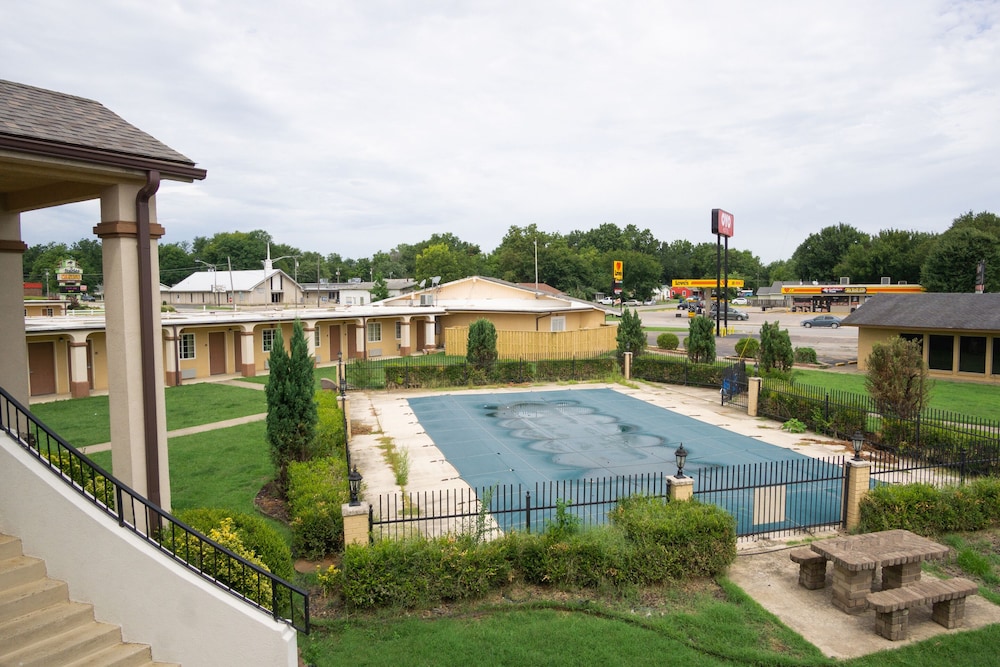 woodridge inn and suites