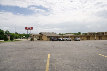 woodridge inn and suites