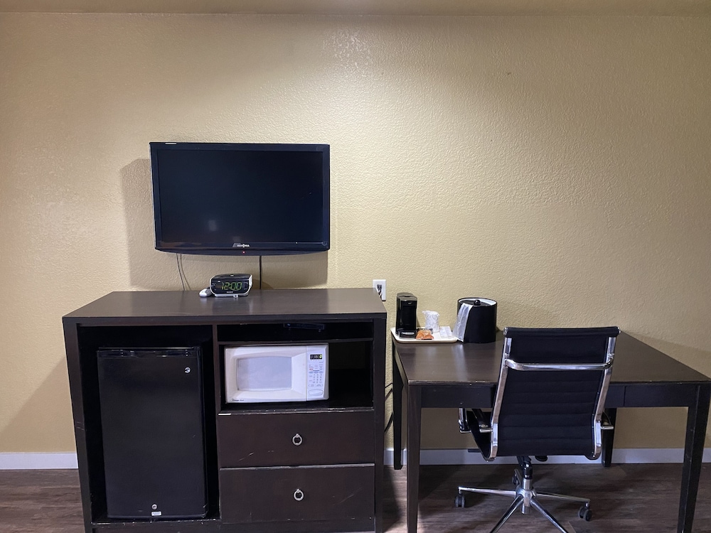 woodridge inn and suites