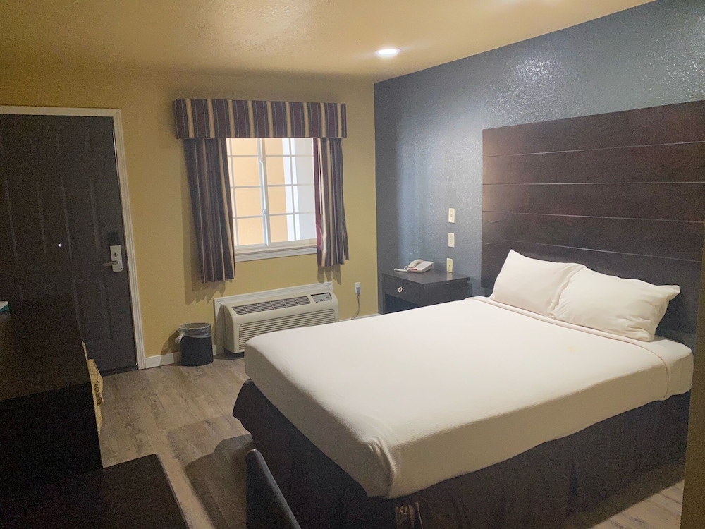 woodridge inn and suites