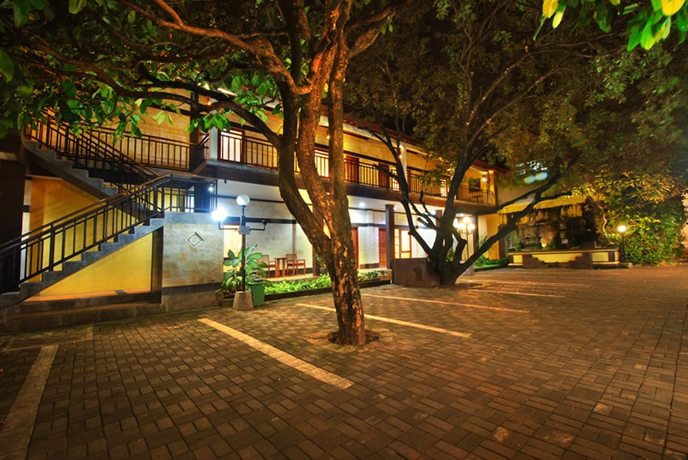 yulia beach inn kuta