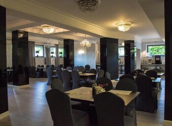 Jasek Premium Hotel Wrocław,Wroclaw>>Psie Pole,3 star
