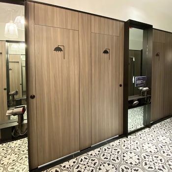 st signature jalan besar short overnight 13 hours 6pm 7am