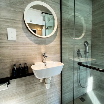 st signature jalan besar short overnight 13 hours 6pm 7am