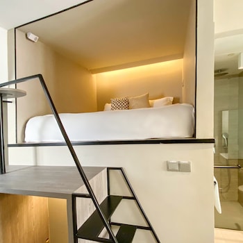 st signature jalan besar short overnight 13 hours 6pm 7am