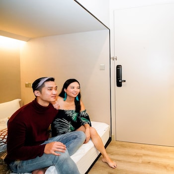 st signature jalan besar short overnight 13 hours 6pm 7am