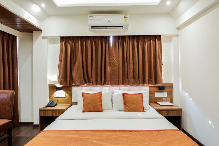hotel ratna mahal