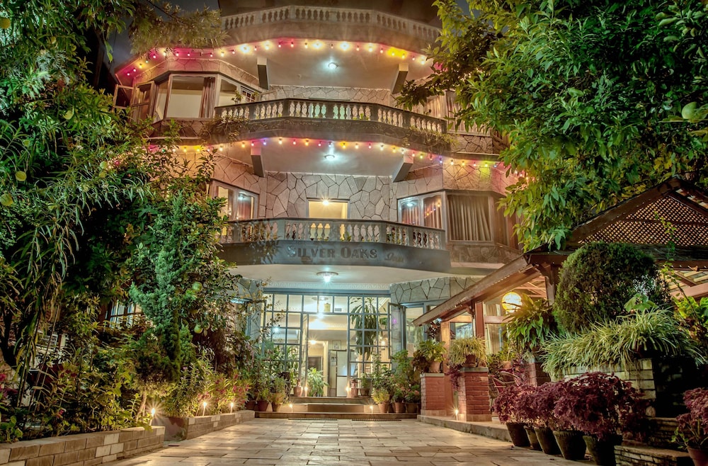 the silver oaks inn