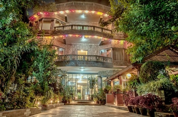 the silver oaks inn