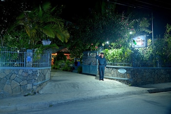 the silver oaks inn