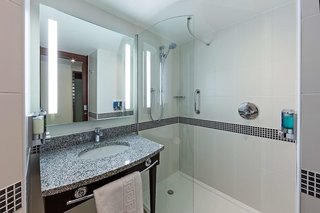 hampton by hilton london gatwick airport