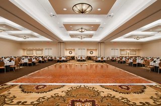 embassy suites san antonio riverwalk downtown