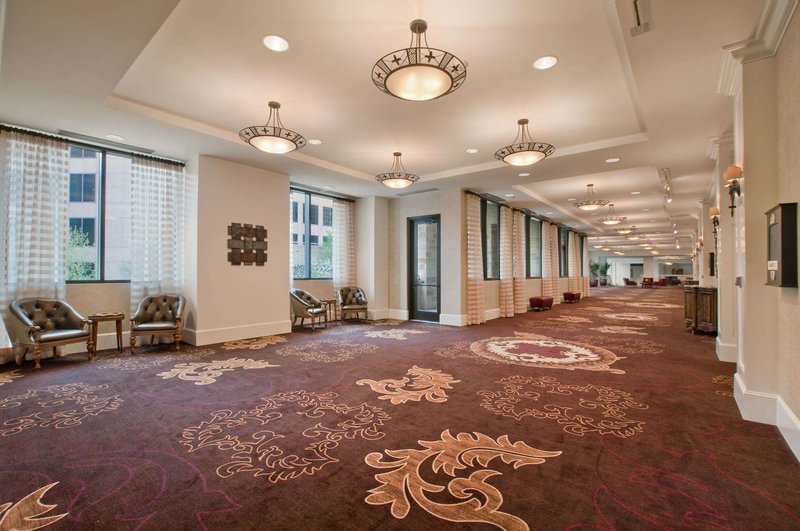 embassy suites san antonio riverwalk downtown