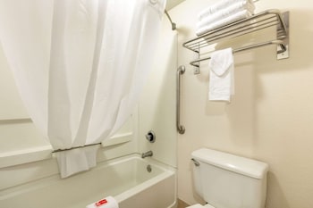 econo lodge inn and suites