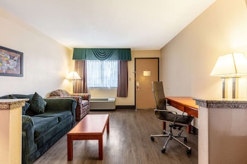 econo lodge inn and suites