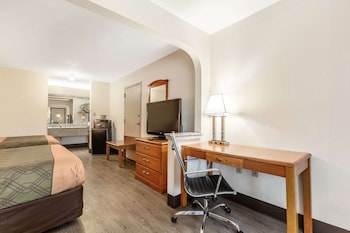 econo lodge inn and suites