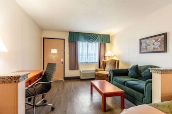 econo lodge inn and suites