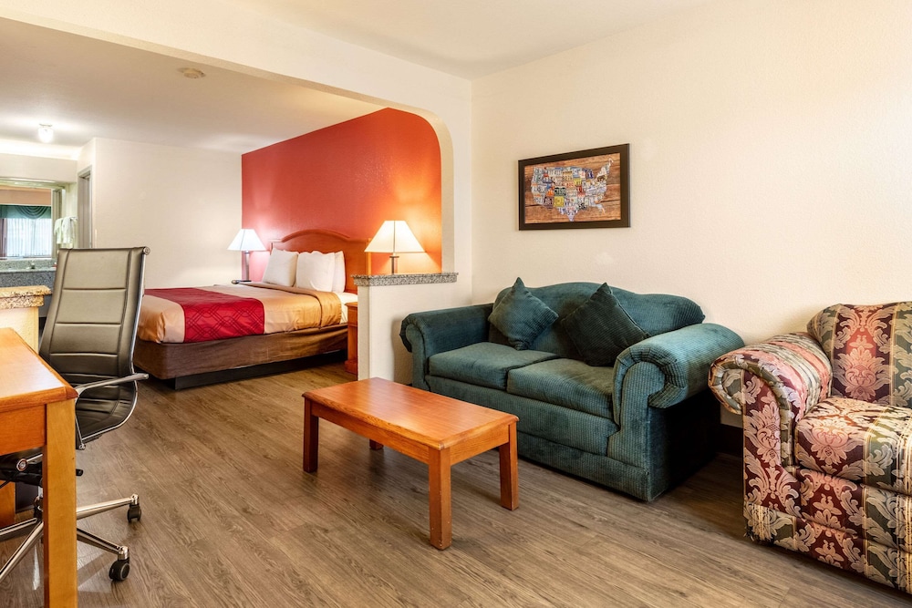 econo lodge inn and suites