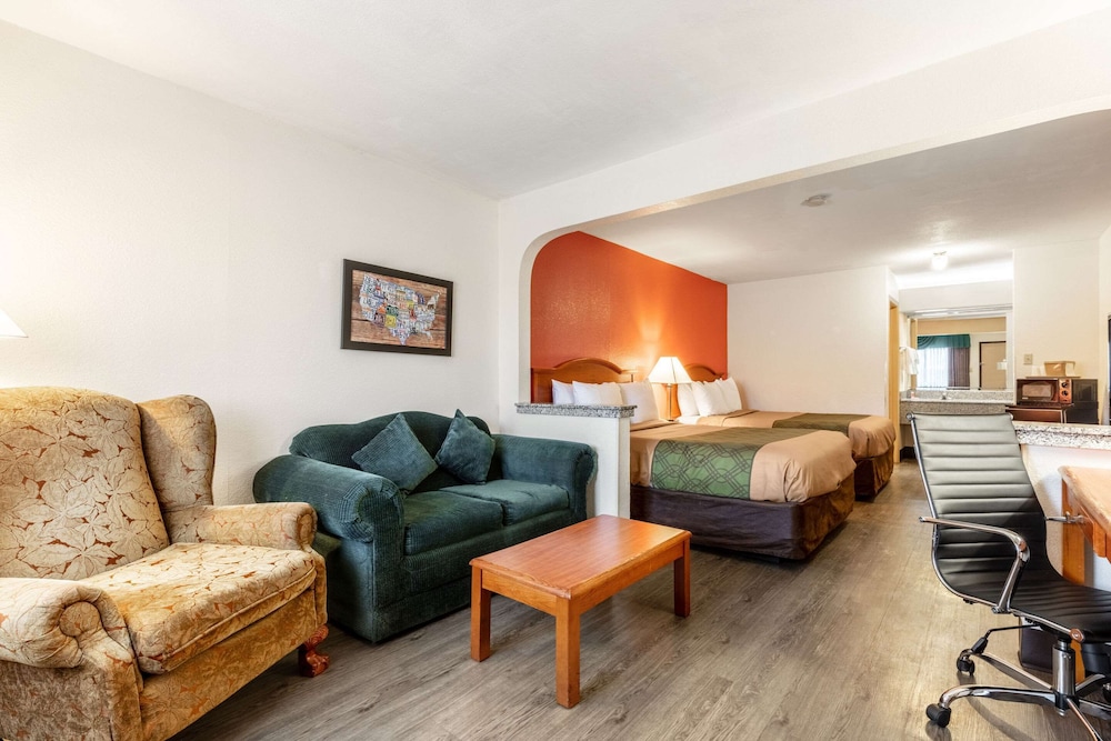 econo lodge inn and suites