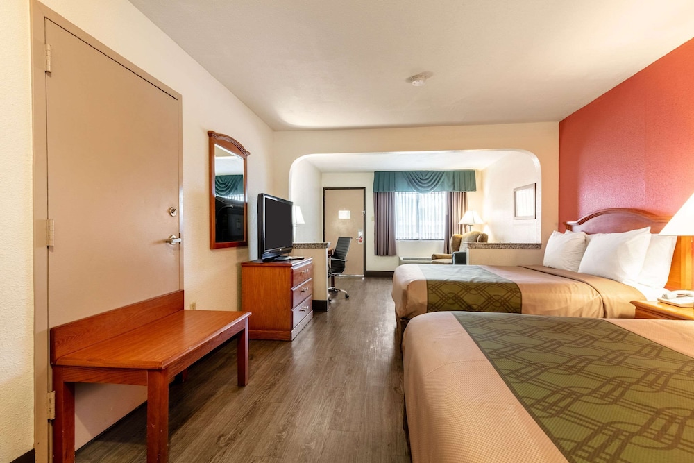 econo lodge inn and suites