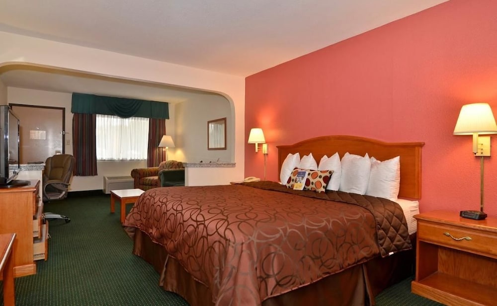 econo lodge inn and suites