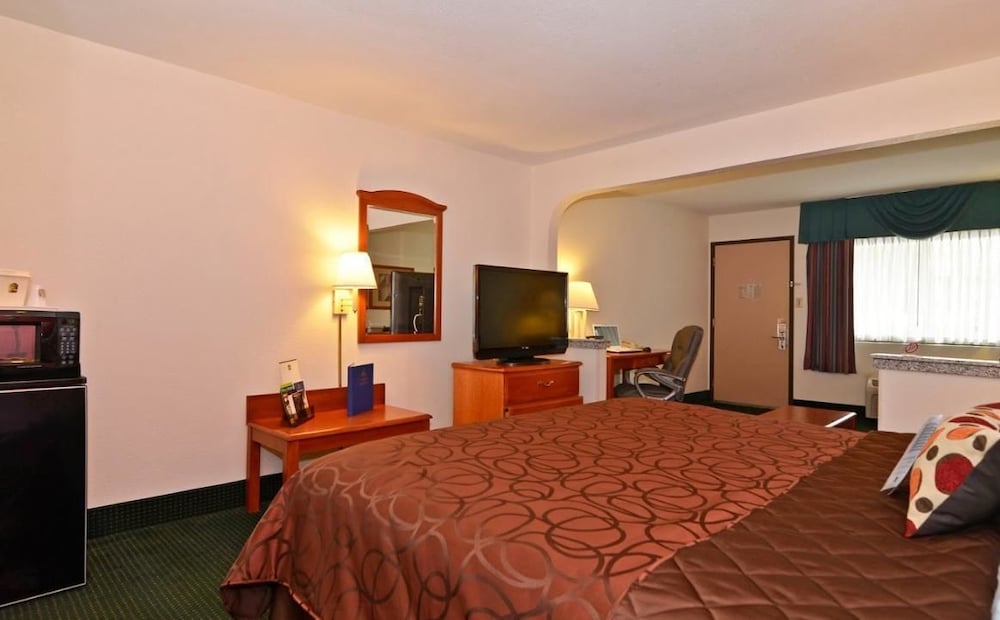 econo lodge inn and suites