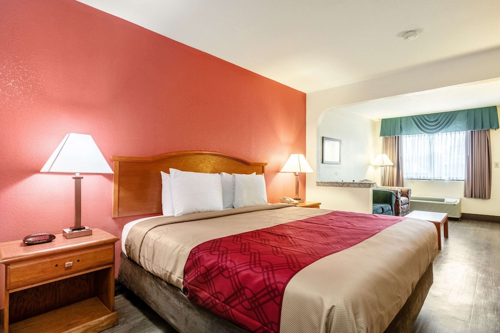 econo lodge inn and suites