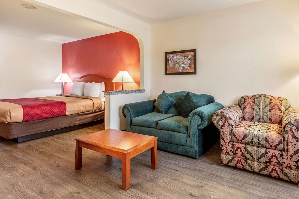 econo lodge inn and suites