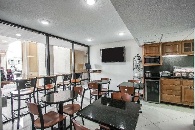 econo lodge inn and suites