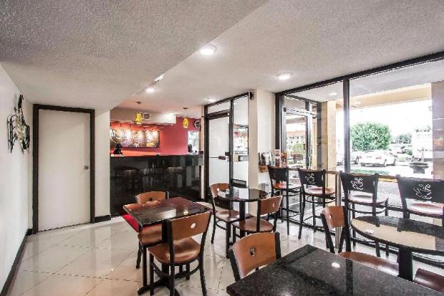 econo lodge inn and suites