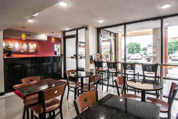 econo lodge inn and suites