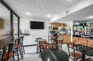 econo lodge inn and suites