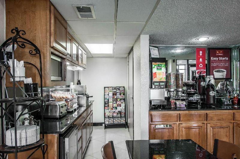 econo lodge inn and suites