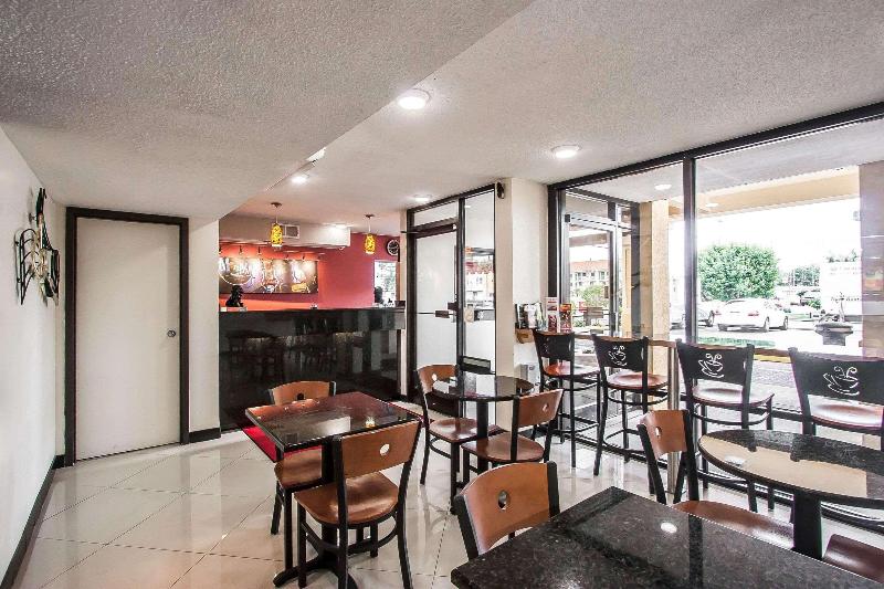 econo lodge inn and suites