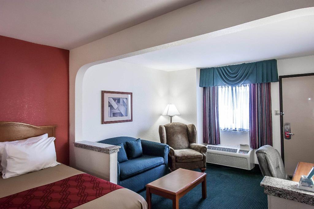 econo lodge inn and suites