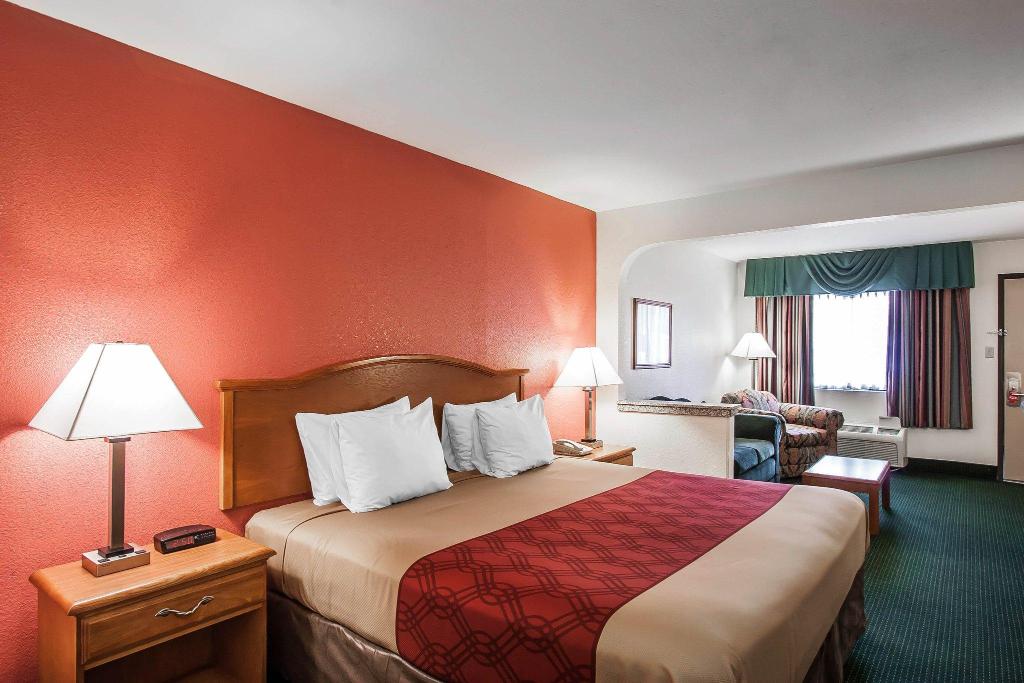 econo lodge inn and suites