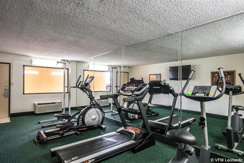 econo lodge inn and suites
