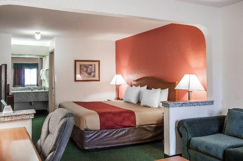 econo lodge inn and suites