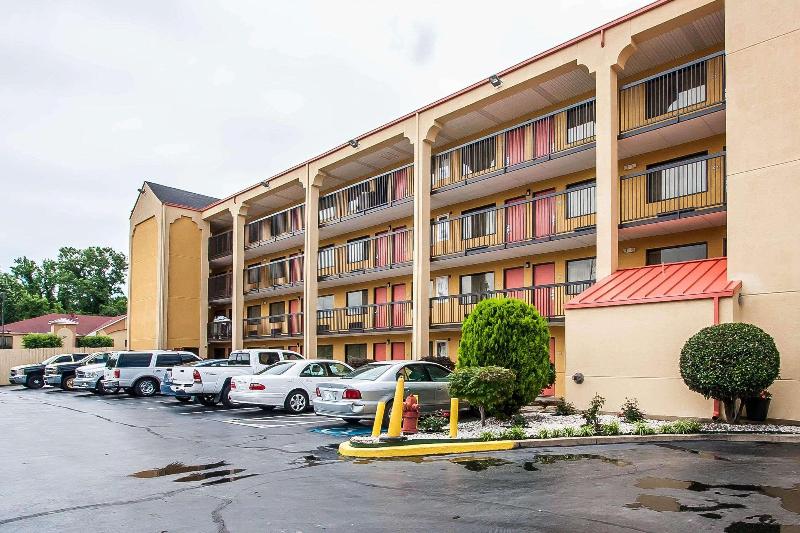 econo lodge inn and suites