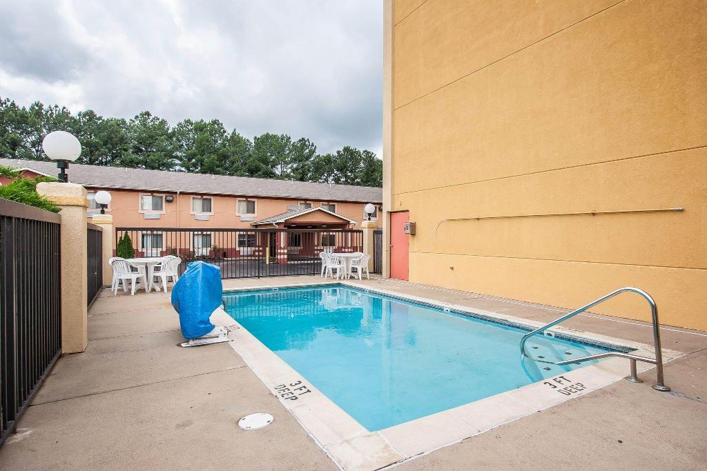 econo lodge inn and suites