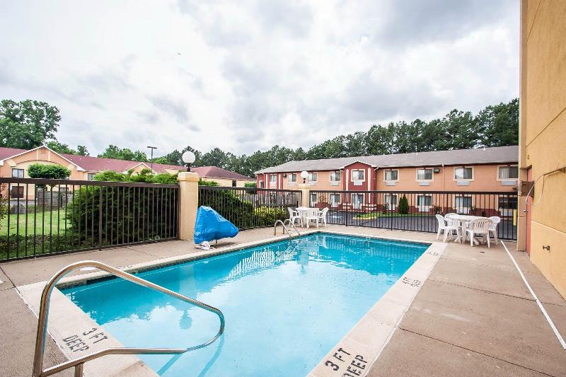 econo lodge inn and suites