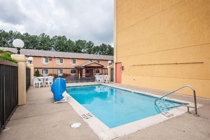econo lodge inn and suites