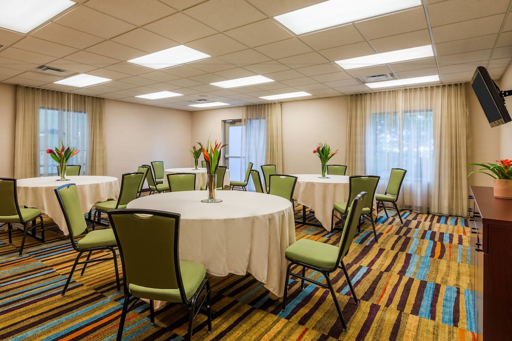 fairfield inn and suites by marriott buffalo airport