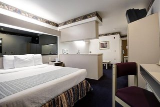 Americas Best Value Inn & Suites Racine,Mount Pleasant>>Milwaukee,2 star