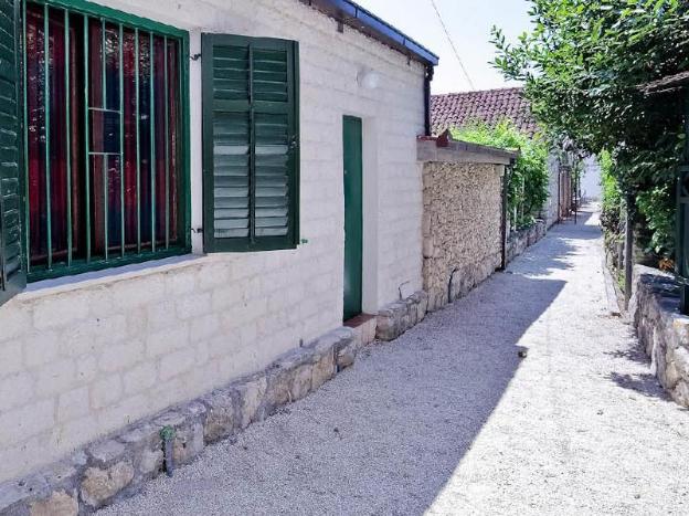 garden apartment hotel