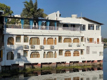 natural lake view hotel