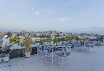 natural lake view hotel