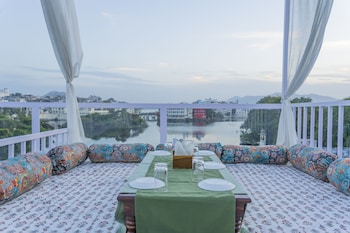natural lake view hotel