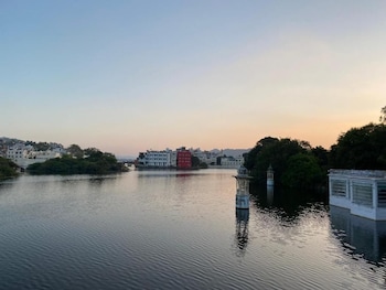 natural lake view hotel
